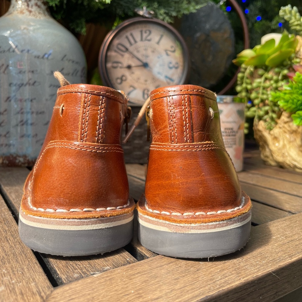 Steve Madden Brown Leather Ankle Boots with Minimalist Design - Picture 5 of 7